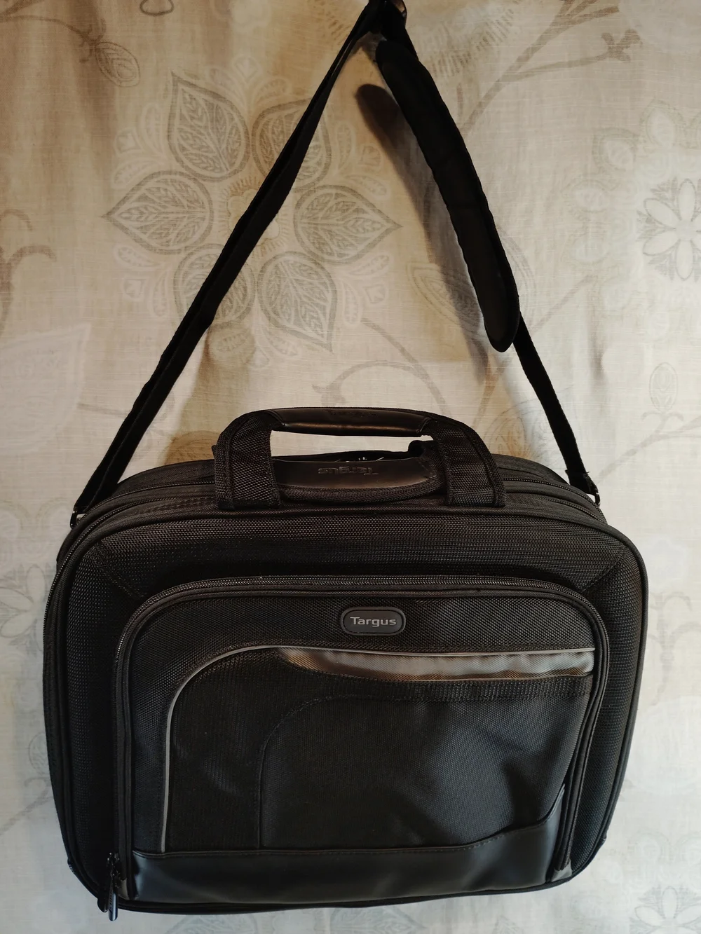 Targus Black Laptop, Messenger& Crossbody Bag with Padded Strap